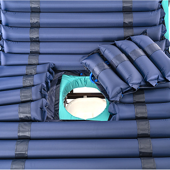 Противопролежневый трубчатый матрас с отверстием для туалета